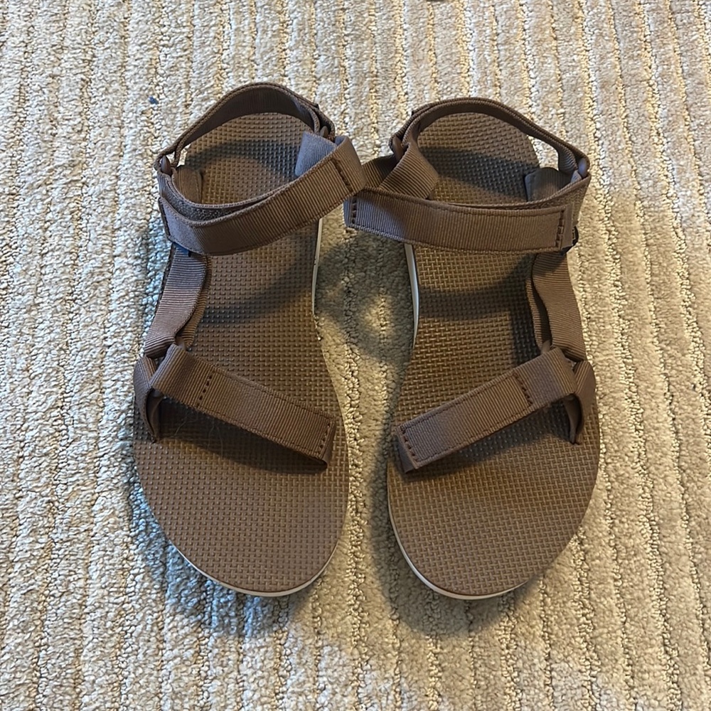 Brown platform Tevas